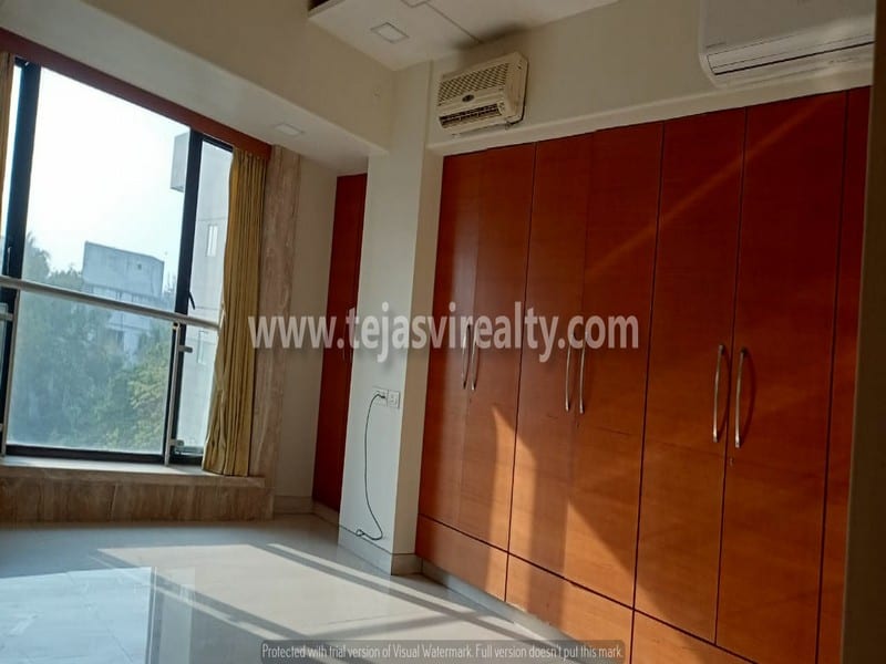 4 BHK SPACIOUS FLAT FOR RENT